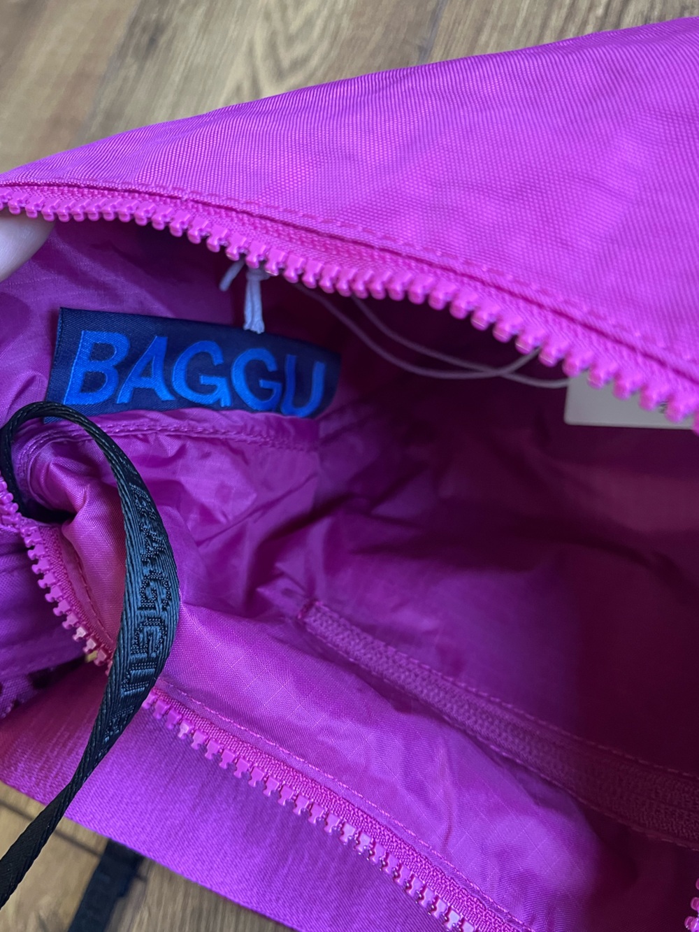 BAGGU Deep Fuchsia Medium Crescent BNWT - Picture 9 of 12